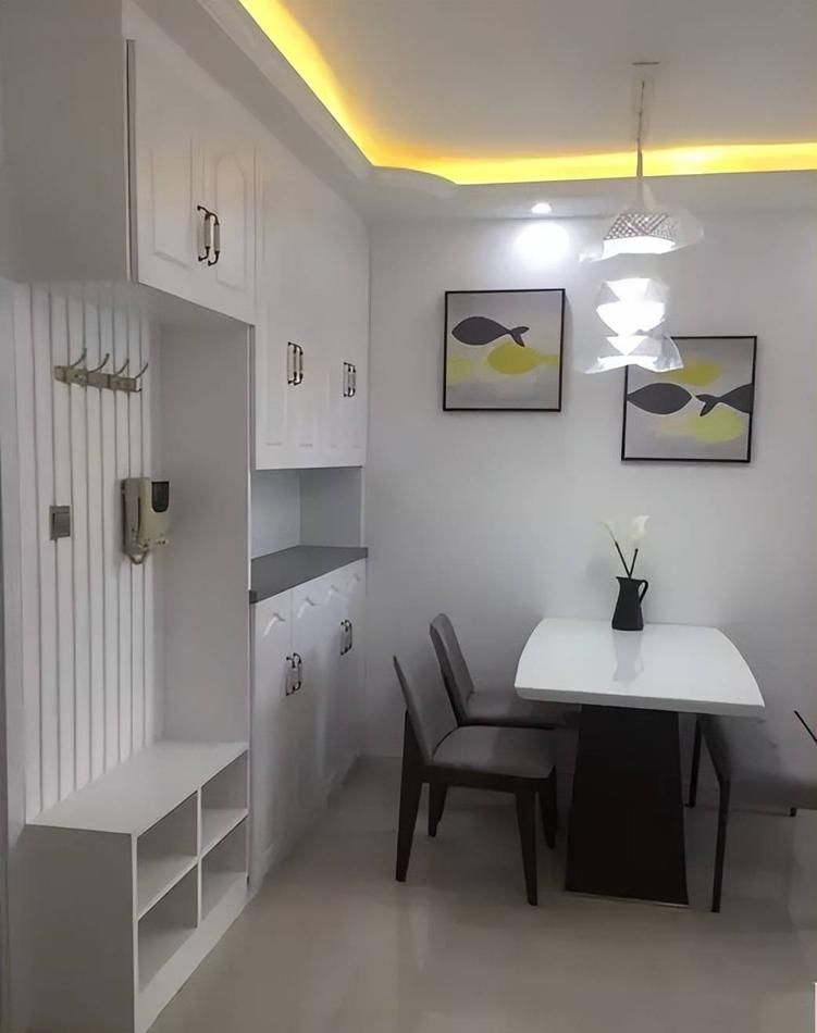 88平套房惊艳变身:创意入户鞋柜设计,美观又实用! - 今日头条 88平套房惊艳变身:创意入户鞋柜设计,美观又实用! - 家居知识