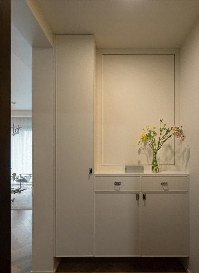 看腻了极简？有温度的简约混搭风正流行