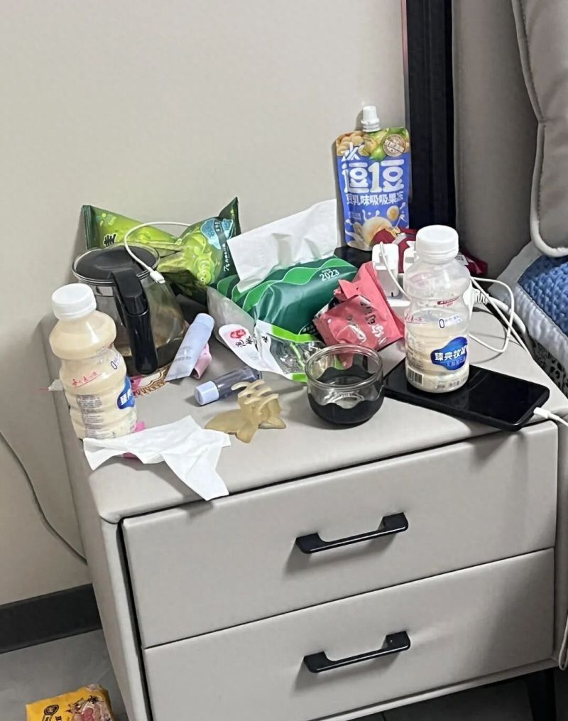 年轻人淘汰床头柜的5大创意替代方案，第3种太聪明了！