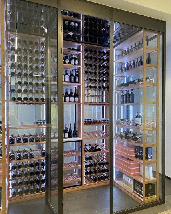 酒柜定制品牌价格全解析,如何挑选高性价比方案? 揭秘酒柜定制品牌机构价格,寻找高性价比之选 - 家居知识