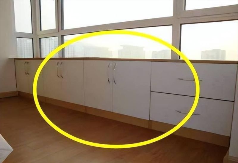 阳台别再装吊柜了!现在流行这样设计,美观又实用 谁还在阳台装过时的吊柜呀!