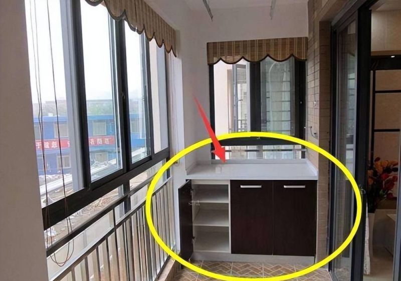 阳台别再装吊柜了!现在流行这样设计,美观又实用 谁还在阳台装过时的吊柜呀!