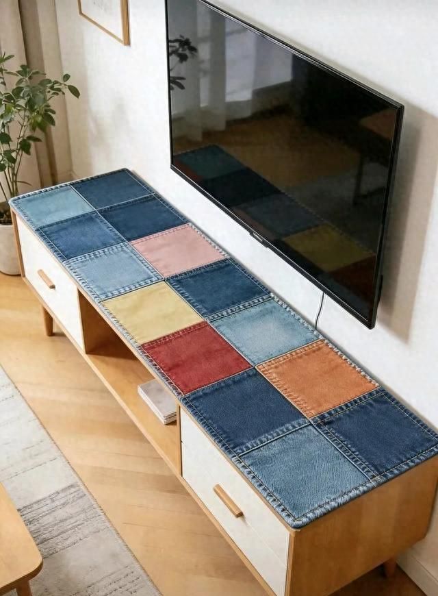 旧牛仔裤变身高级定制电视柜装饰，简单几步让客厅焕然一新