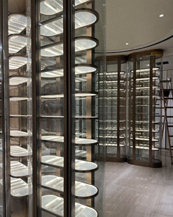 酒柜定制源头厂家选择指南，性价比与服务如何兼顾