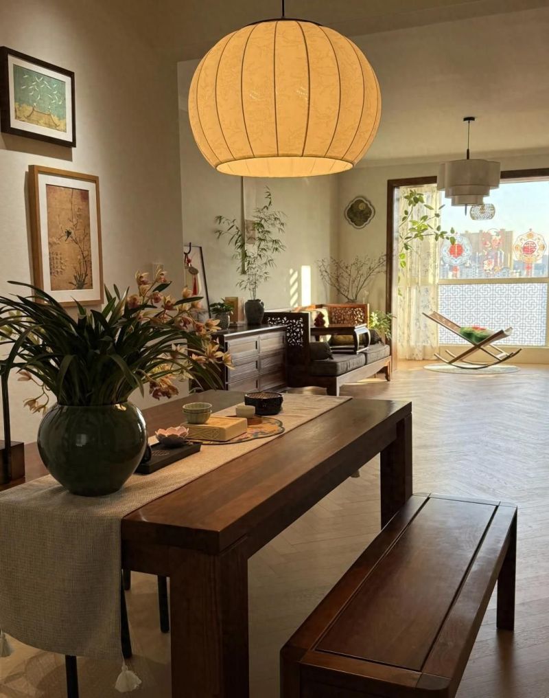 退休夫妻的精致新中式之家,纯正韵味令人惊艳 发现一对退休夫妻的家,那叫一个精致,给大家看看,纯正的新中式 - 家居知识