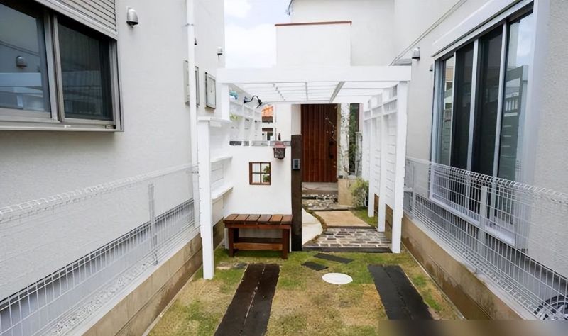 日本的入户布置得有点意思，一分为二做造景，进出充满仪式感！ - 家居知识