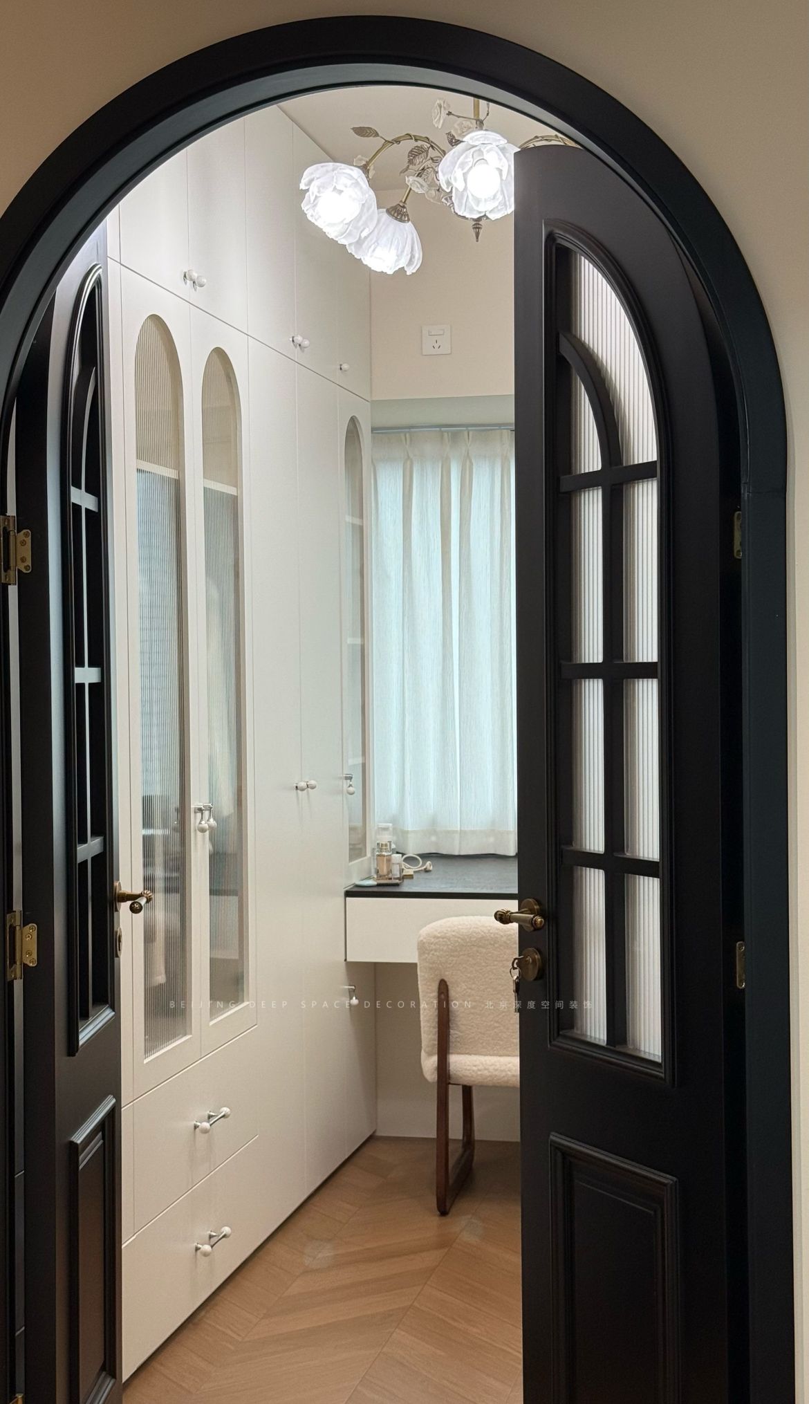 珑玥湾实景落地｜法式复古黑白撞色，把电影感住进日常 - 家居知识