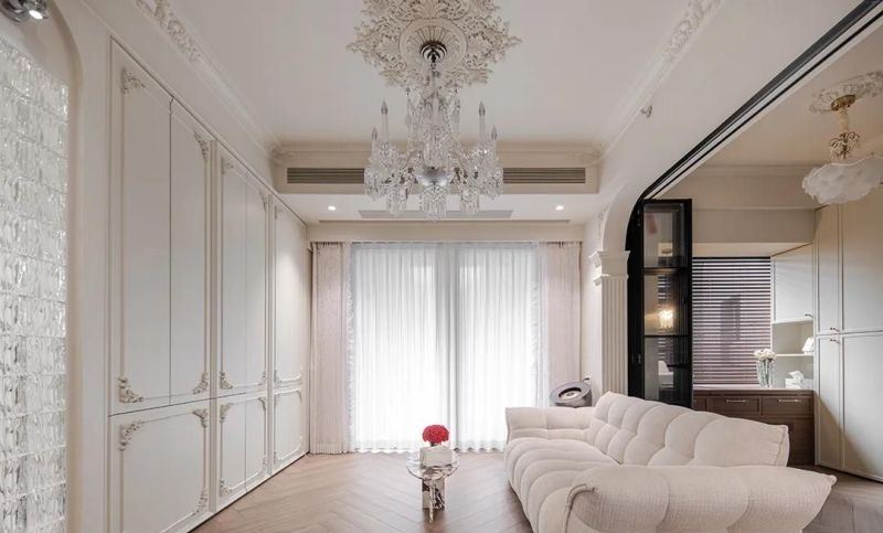 法式风格神改造!无电视墙+次卧打通,空间瞬间放大效果惊艳 法式风格神思路!无电视墙+次卧打通,视觉效果直接拉满显大! - 家居知识