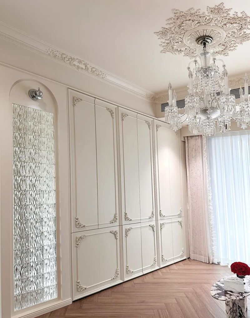 法式风格神改造!无电视墙+次卧打通,空间瞬间放大效果惊艳 法式风格神思路!无电视墙+次卧打通,视觉效果直接拉满显大! - 家居知识