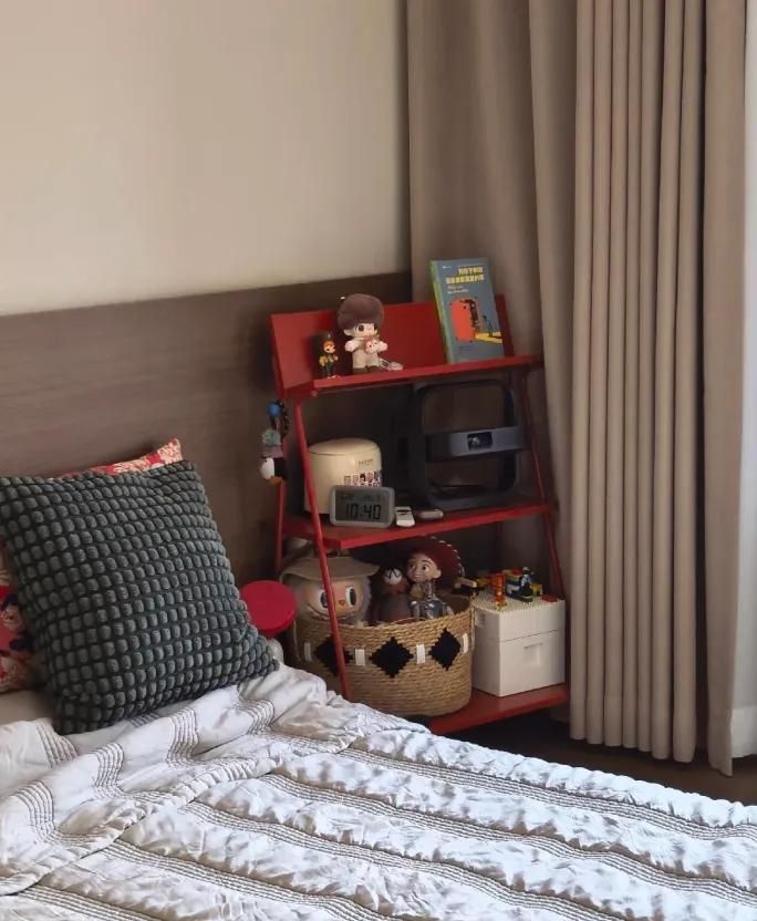 床头柜别买了!5种省钱又实用的平替方案 床头柜别买了!5 种平替方案 - 家居知识