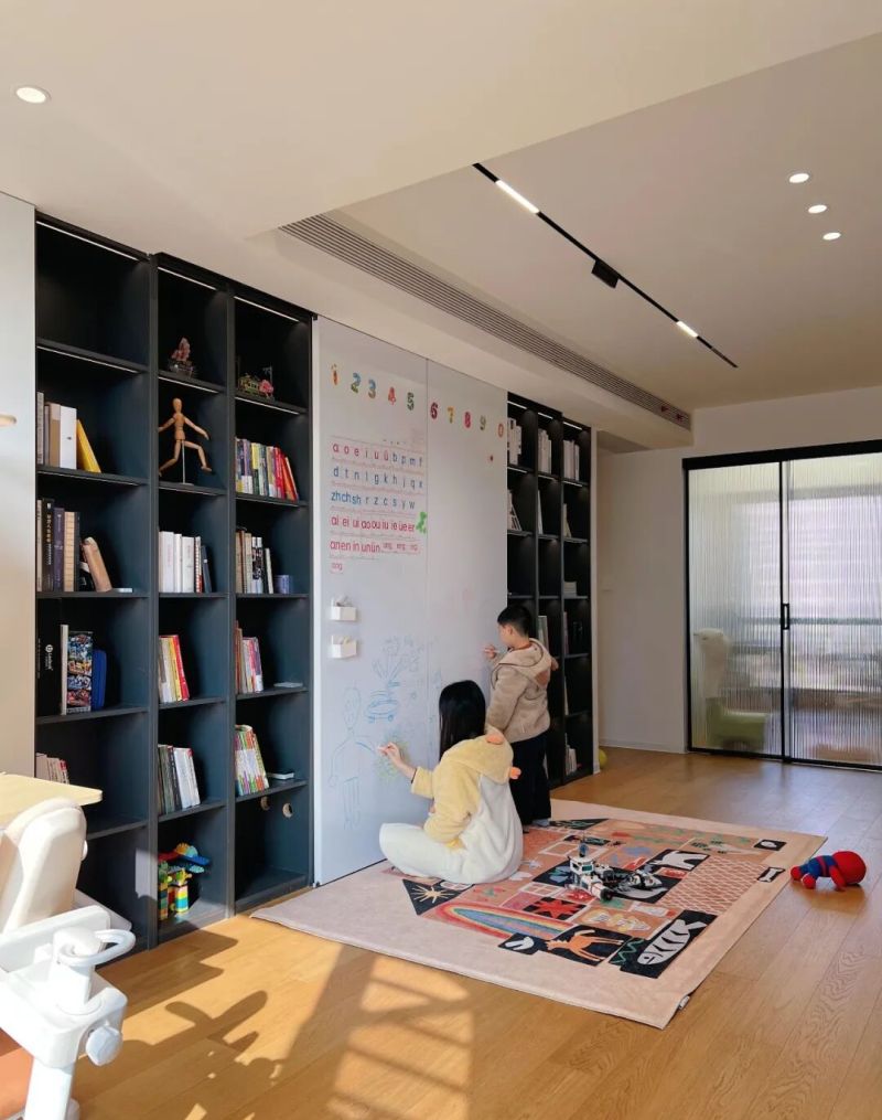 越来越多人给客厅做“满墙书柜”？过来人：很香，也十分后悔 - 家居知识