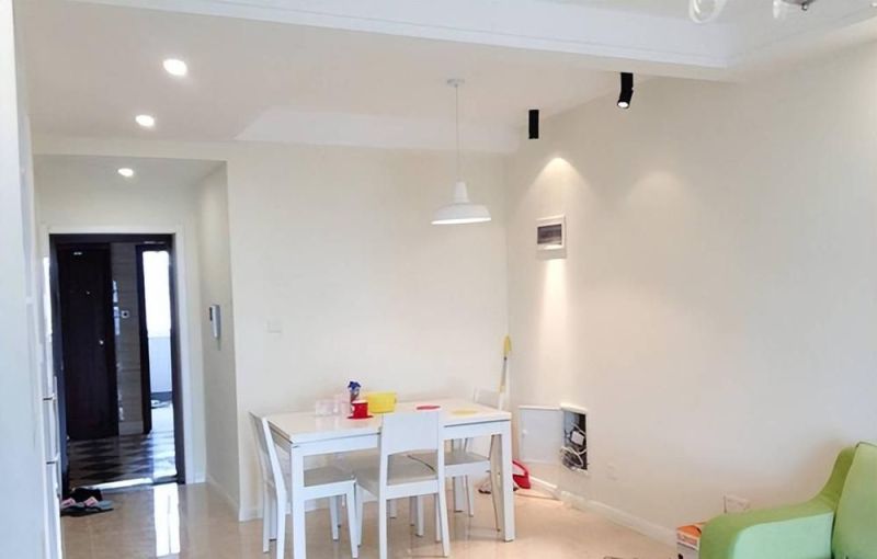 90后夫妻8万打造简约婚房,效果超值引热议 90后小夫妻花8万元装修的简约风格,房子装成这样值了 - 家居知识