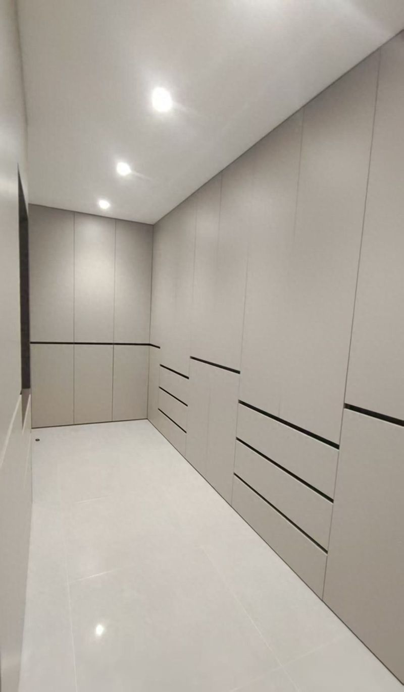 北京嵌入式衣柜定制指南，如何选择密封性好、顶天立地的衣柜