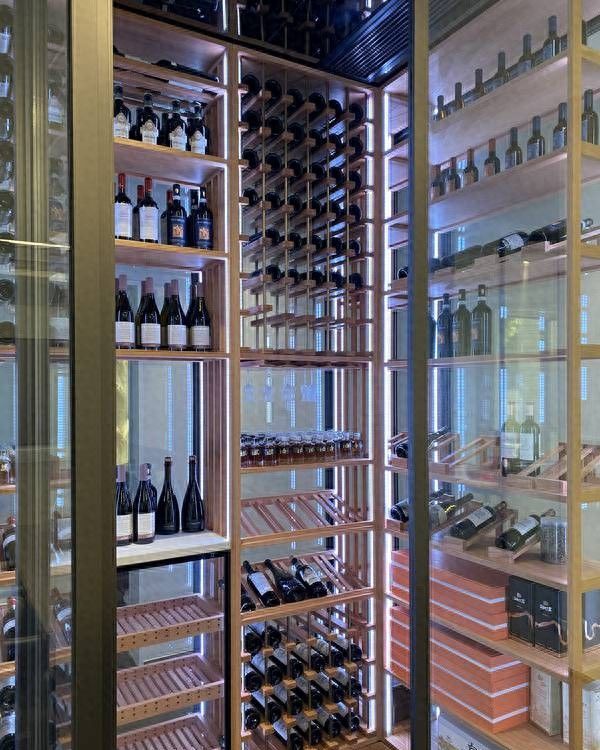 酒柜定制品牌推荐及收费对比指南