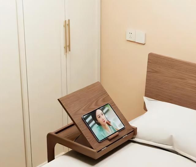 “床头柜”已逐渐退出中国家庭！看看年轻人的做法，高级又实用！ - 家居知识