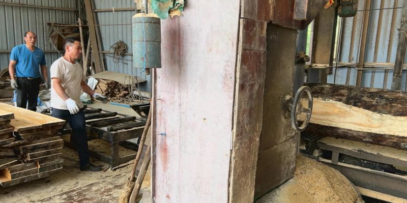 如何选购靠谱的中式客厅电视柜品牌？自建房别墅家具指南