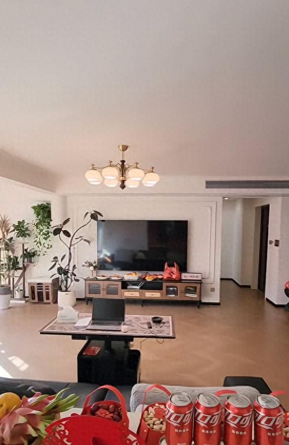 钦州绿地交投中央公园143㎡法式复古风装修案例，简约与质感的完美融合