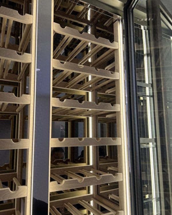 2026年亚克力酒柜与恒温红酒柜定制公司及工厂权威盘点