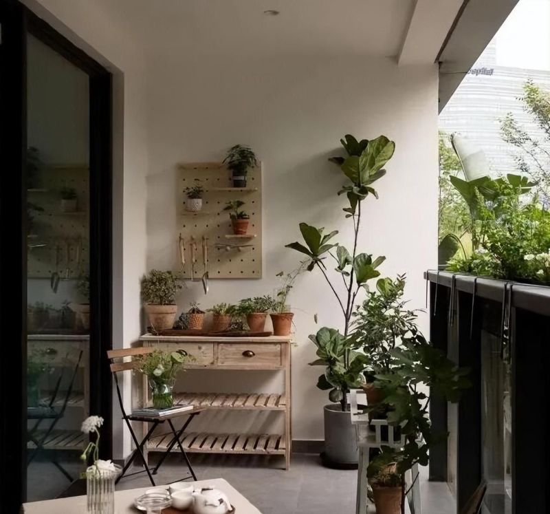 成都118㎡三居室简约装修,网友直呼羡慕 在成都逛过那么多变装案例,这套建面118㎡的三居室,我看完第一反应就是,把原木风装到这份上,真的太懂生活了,舒服到让人不想走~