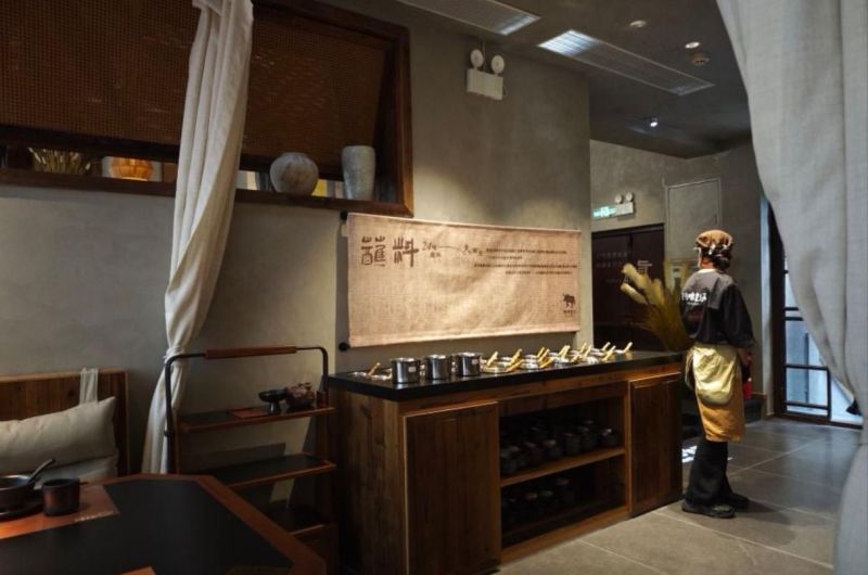 火锅餐厅做设计如何有氛围感?侘寂新中式汤锅店全案拆解 - 今日头条 火锅餐厅做设计如何有氛围感?侘寂新中式汤锅店全案拆解 - 家居知识
