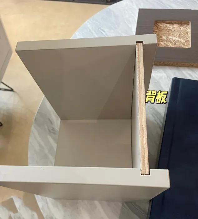 定制衣柜背板怎么选?5mm、9mm、18mm到底有什么区别?3种安装方式及落地注意事项一篇讲透彻 - 今日头条 定制衣柜背板怎么选?5mm、9mm、18mm到底有什么区别?3种安装方式及落地注意事项一篇讲透彻 - 家居知识