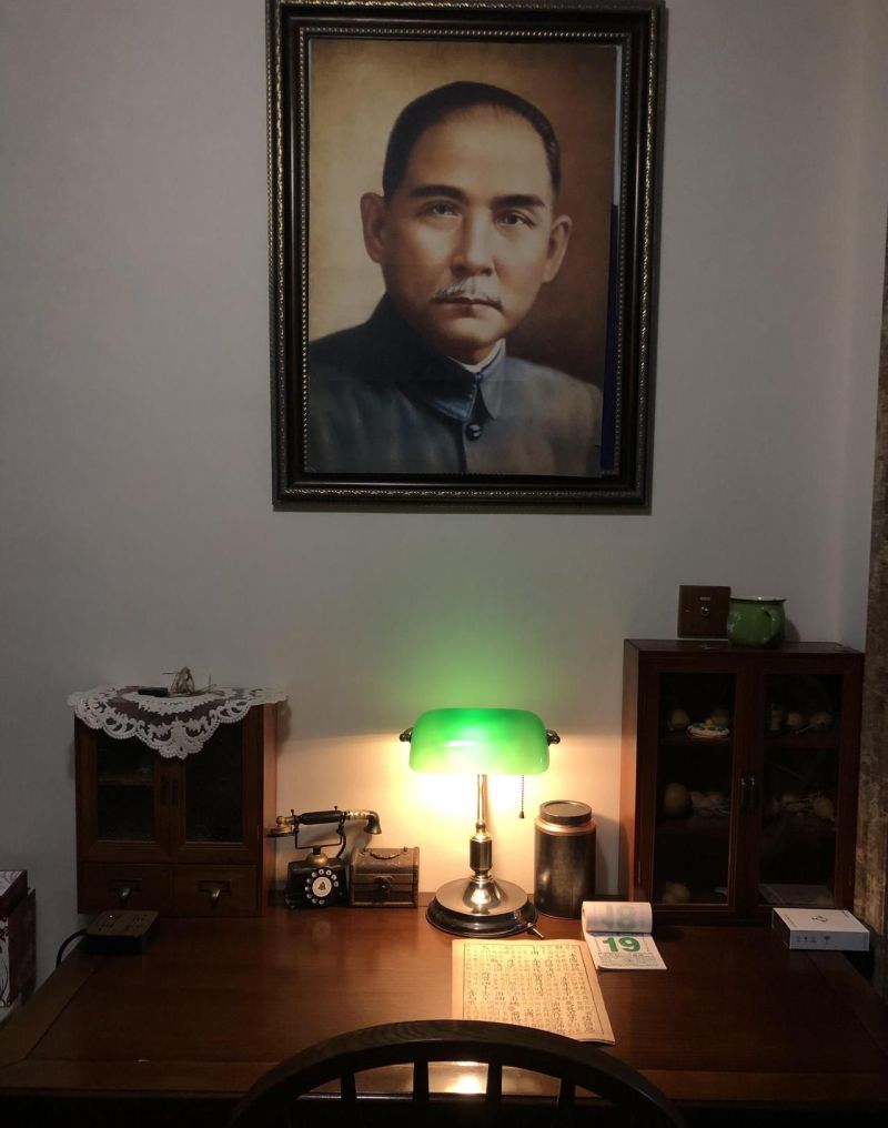 成都男生深色美式家被调侃像军统,复古质感火出圈 - 今日头条 成都男生深色美式家被调侃像军统,复古质感火出圈 - 家居知识