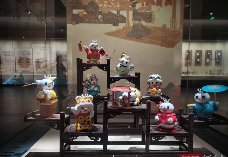 河南信阳博物馆展出蜜雪冰城手办,包含舞狮、风筝、皮影、剪纸等非遗元素,馆方回应:确实引发了争议,但“雪王”IP是咱河南的,贴合展览主题 - 今日头条 河南信阳博物馆展出蜜雪冰城手办,包含舞狮、风筝、皮影、剪纸等非遗元素,馆方回应:确实引发了争议,但“雪王”IP是咱河南的,贴合展览主题 - 家居知识