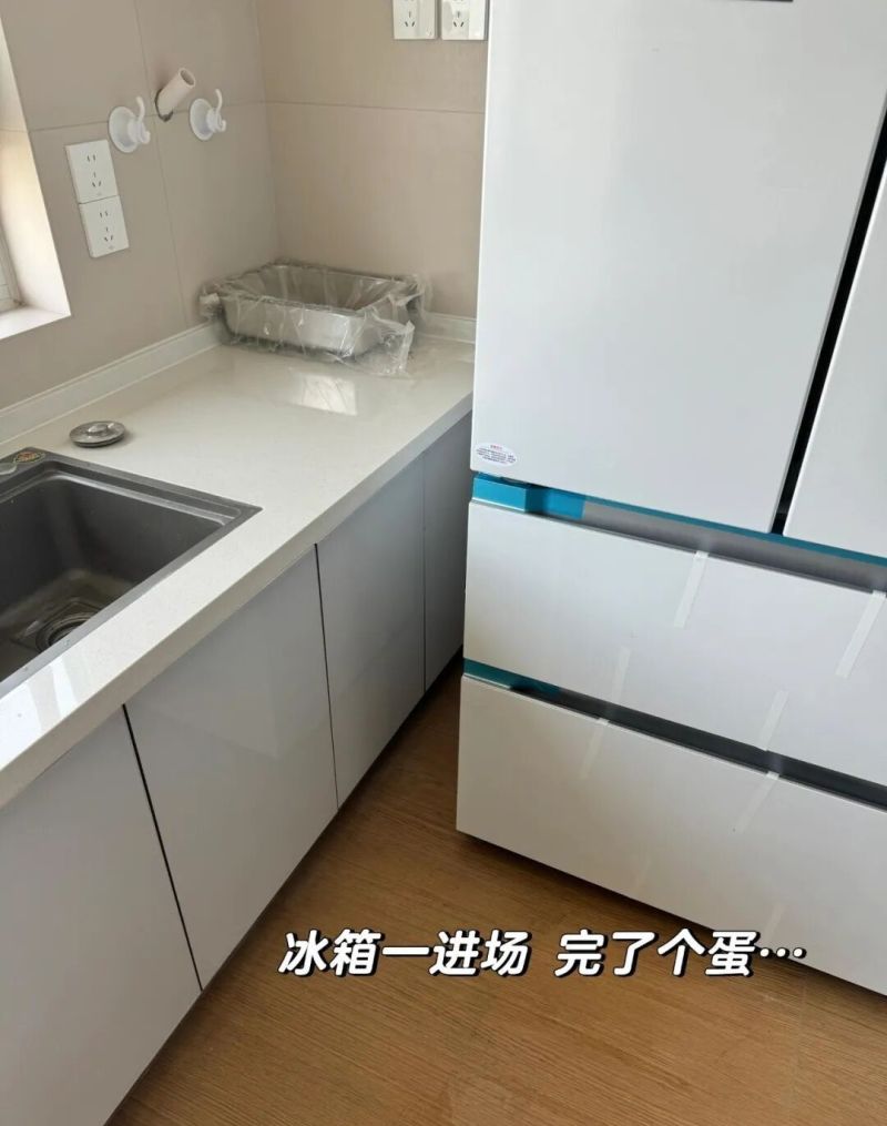 沙发旁边只能放“边几”?看看年轻人家的做法,那叫一个实用 - 今日头条 沙发旁边只能放“边几”?看看年轻人家的做法,那叫一个实用 - 家居知识