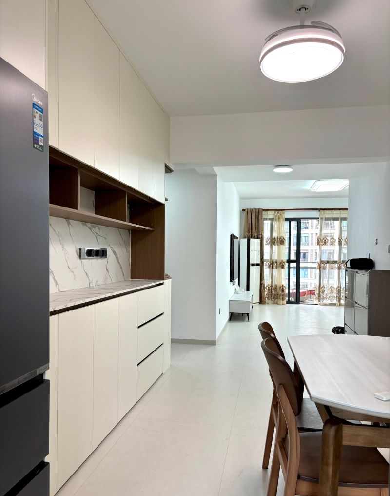 现代简约完工实拍!满墙餐边柜 + L 型厨房,实用又耐看 - 今日头条 现代简约完工实拍!满墙餐边柜 + L 型厨房,实用又耐看 - 家居知识